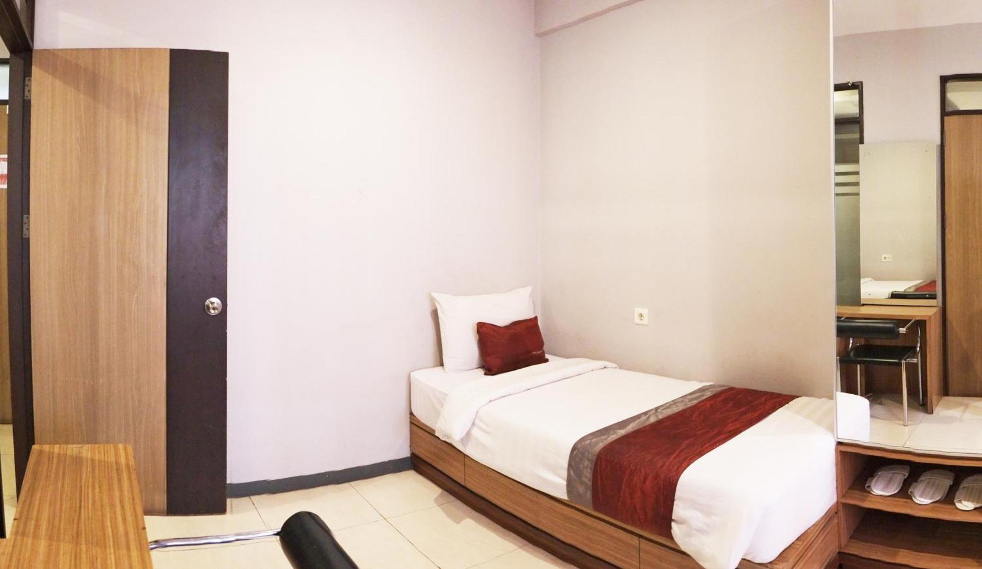 Valore Hotel Cimahi Exterior foto